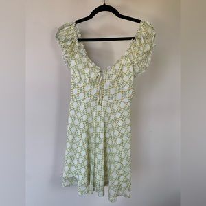 URBAN OUTFITTERS YELLOW FLORAL AUDREY PRINTED MINI DRESS IN SIZE SMALL